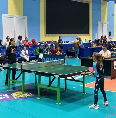 Турнир по тенис на маса в Пазарджик събра десетки млади таланти